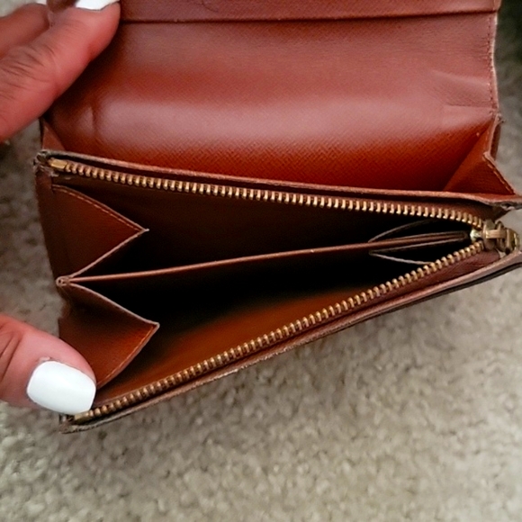 10.LV MONOGRAM WALLET - Picture 5 of 6